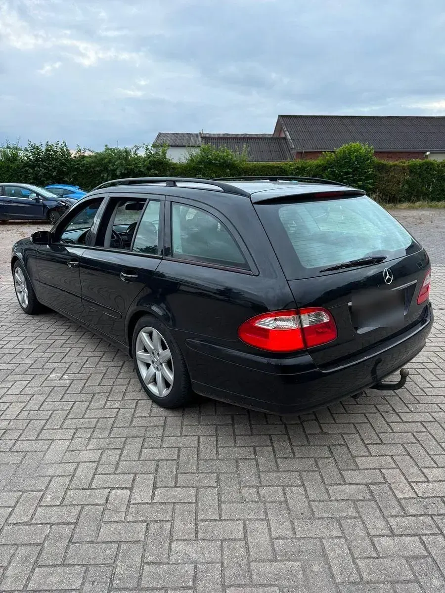 Gebraucht Mercedes E200 Classic 163 PS (119 kW) 2005 Schwarz Limousine