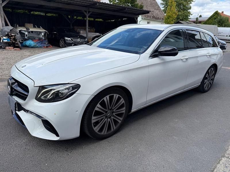 Gebraucht Mercedes E220 194 PS (142 kW) 2016 Kombi