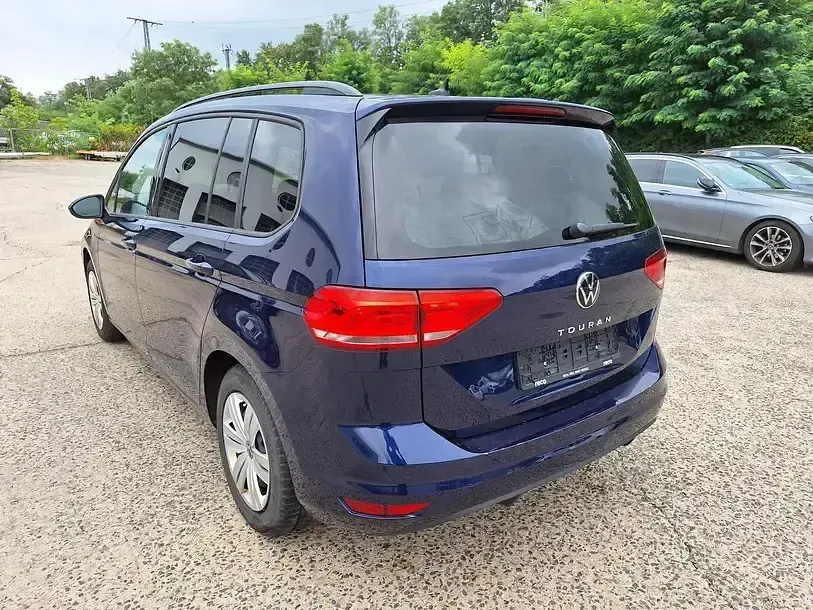 Gebraucht VW Touran Comfortline 122 PS (89 kW) 2023 Atlantik blue metallic Van / Kleinbus