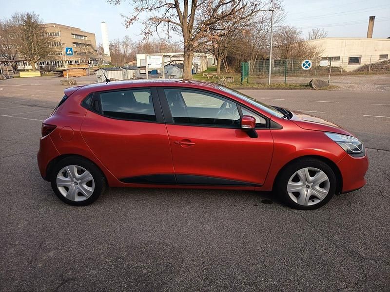 Gebraucht Renault Clio IV Dynamique 90 PS (66 kW) 2015 Rot Kleinwagen