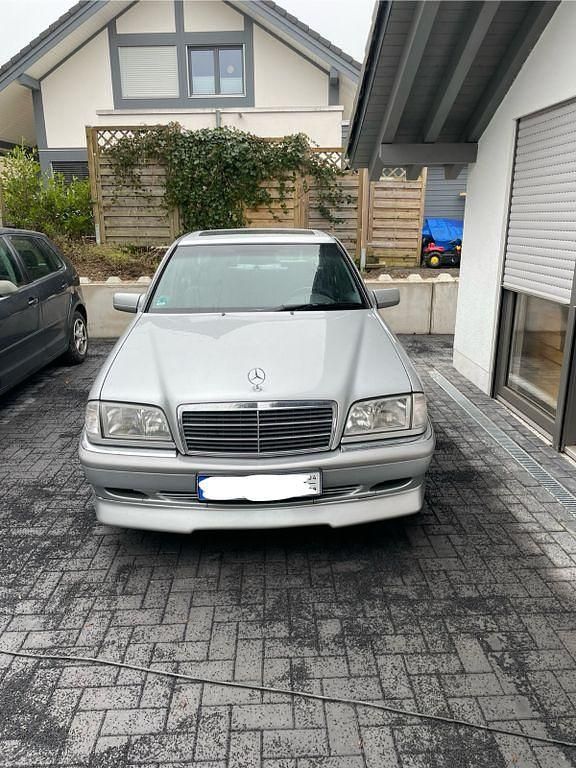 Silber Gebraucht 1999 Mercedes C240 Elegance Limousine | 12.500 € - Bild 1/4