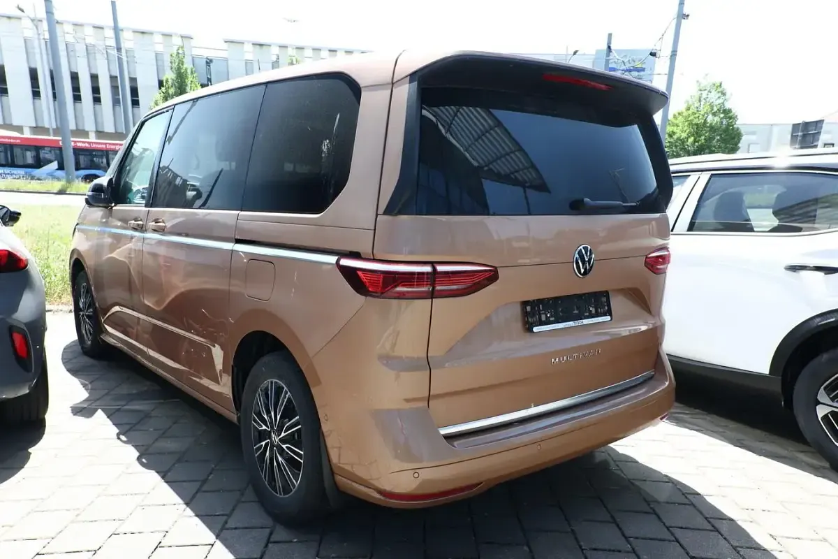 Neu VW Multivan Style 150 PS (110 kW) 2025 Copper bronze metallic Van / Kleinbus