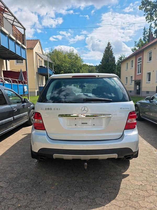 Silber Gebraucht 2007 Mercedes ML280 SUV | 8.900 € - Bild 1/4
