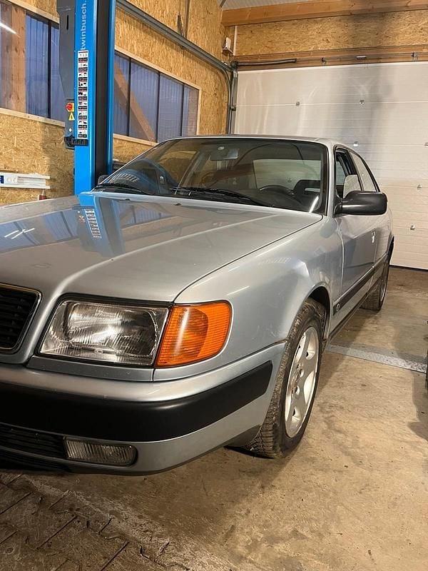 Blau Gebraucht 1992 Audi 100 Limousine | 6.790 € - Bild 1/4