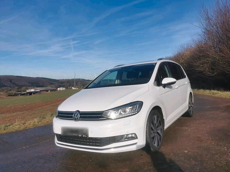 Weiß Gebraucht 2015 VW Touran Highline Van / Kleinbus | 14.900 € (Fairer Preis) - Bild 1/4