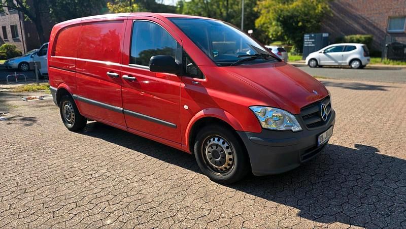 Rot Gebraucht 2011 Mercedes Vito Van / Kleinbus | 4.900 € (Superpreis) - Bild 1/4