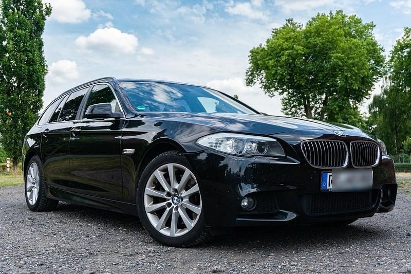 Schwarz Gebraucht 2012 BMW 530 M Sport Kombi | 11.900 € (Etwas zu teuer) - Bild 1/4