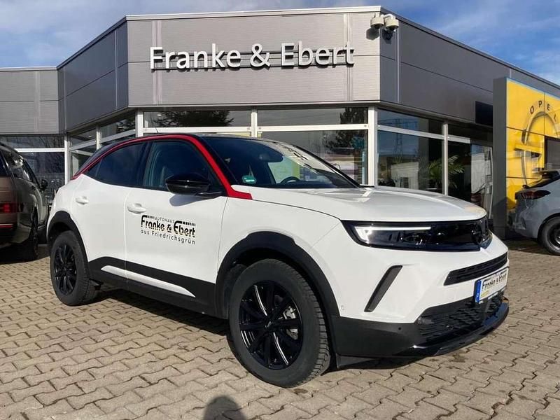 Arktis weiß (uni) Gebraucht 2023 Opel Mokka SUV | 23.490 € (Teuer) - Bild 1/4