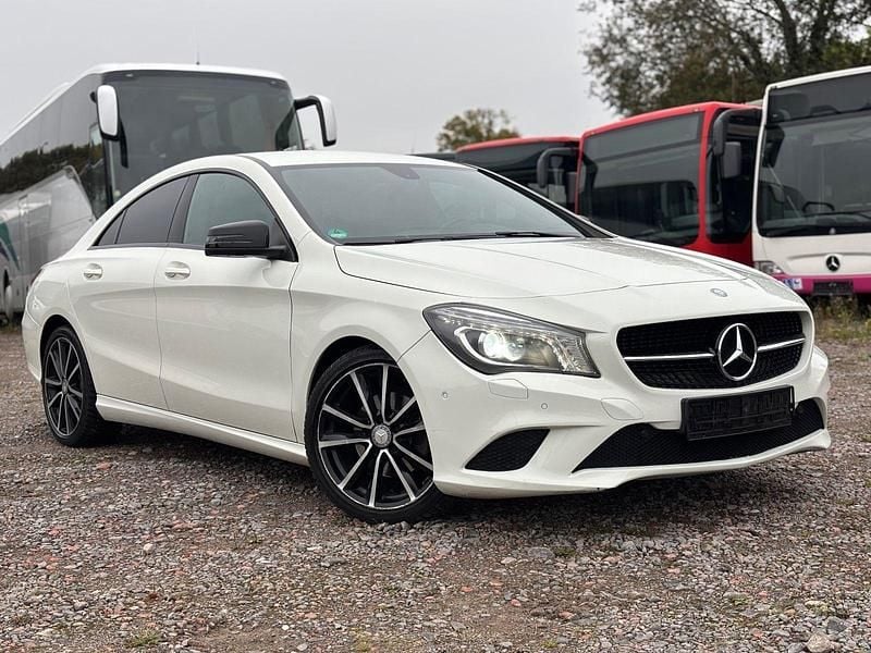 Weiß Gebraucht 2014 Mercedes CLA200 Night Coupé | 12.990 € (Superpreis) - Bild 1/4