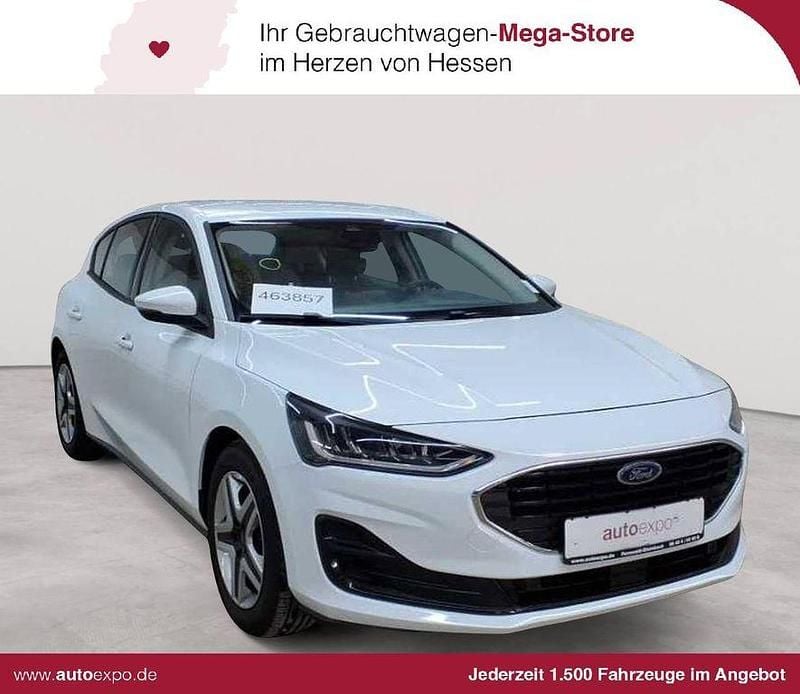 Weiß Gebraucht 2022 Ford Focus Cool & Connect Limousine | 14.989 € (Superpreis) - Bild 1/4