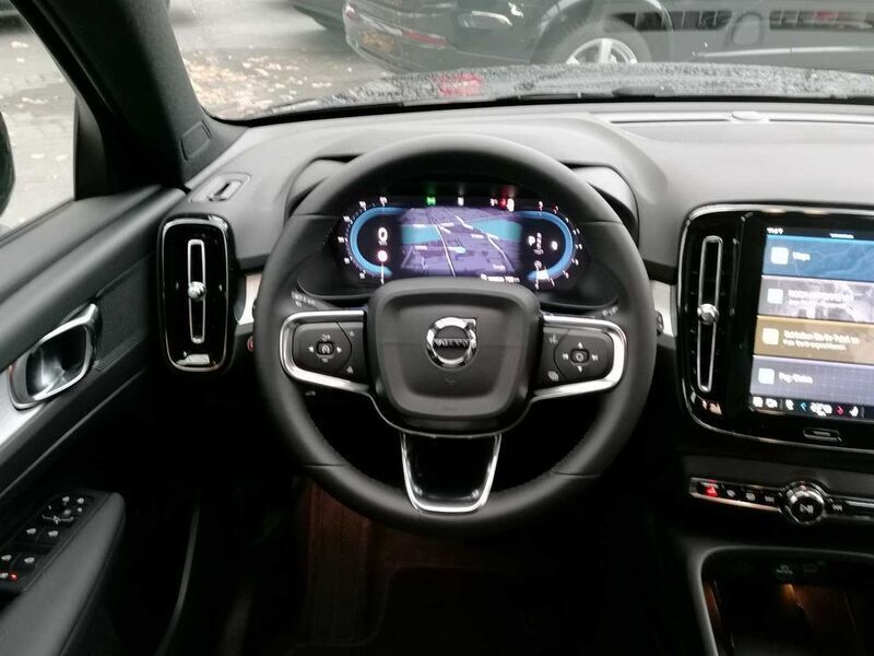 Gebraucht Volvo XC40 Core 163 PS (119 kW) 2024 Schwarz SUV