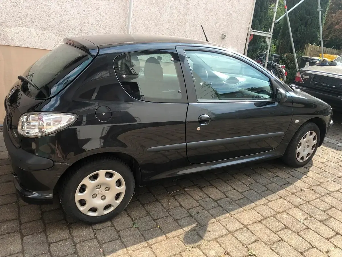 Gebraucht Peugeot 206 Premium 88 PS (64 kW) 2004 Schwarz Kleinwagen