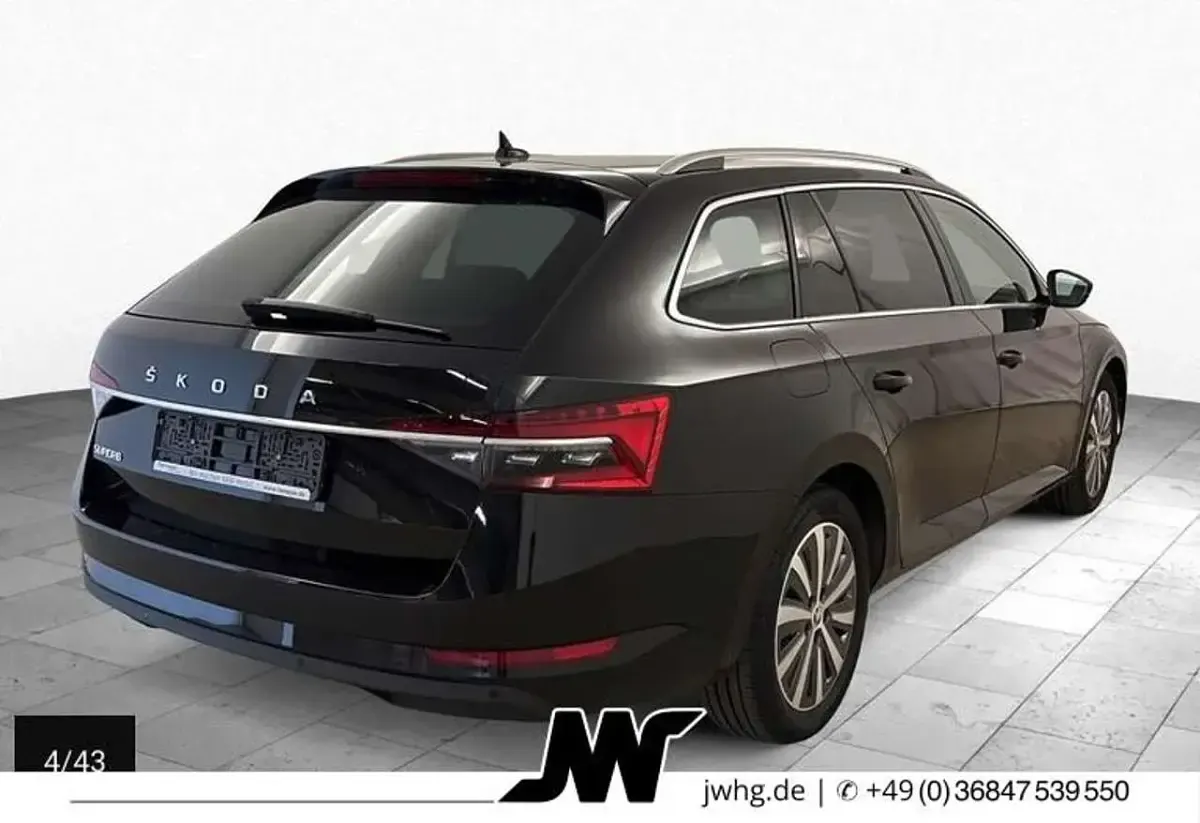 Gebraucht Skoda Superb Style 200 PS (147 kW) 2023 Schwarzmagic perleffekt Kombi