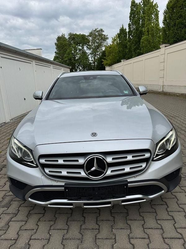 Silber Gebraucht 2019 Mercedes E220 Kombi | 21.500 € (Superpreis) - Bild 1/4