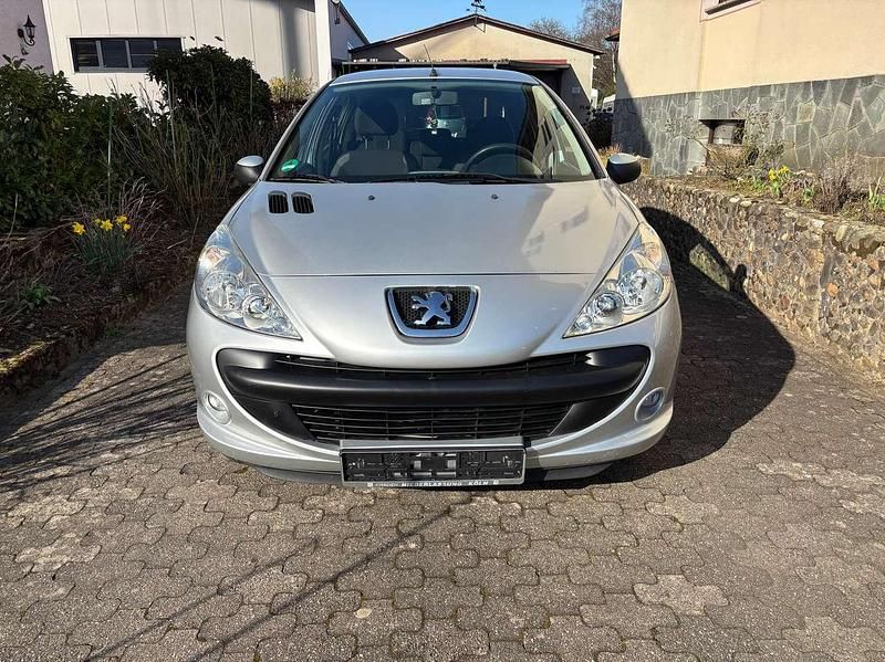 Gebraucht Peugeot 206 75 PS (55 kW) 2010 Silber Limousine