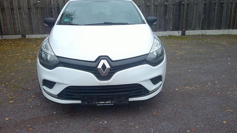 Weiß Gebraucht 2017 Renault Clio IV Life Limousine | 5.500 € (Fairer Preis) - Bild 1/4