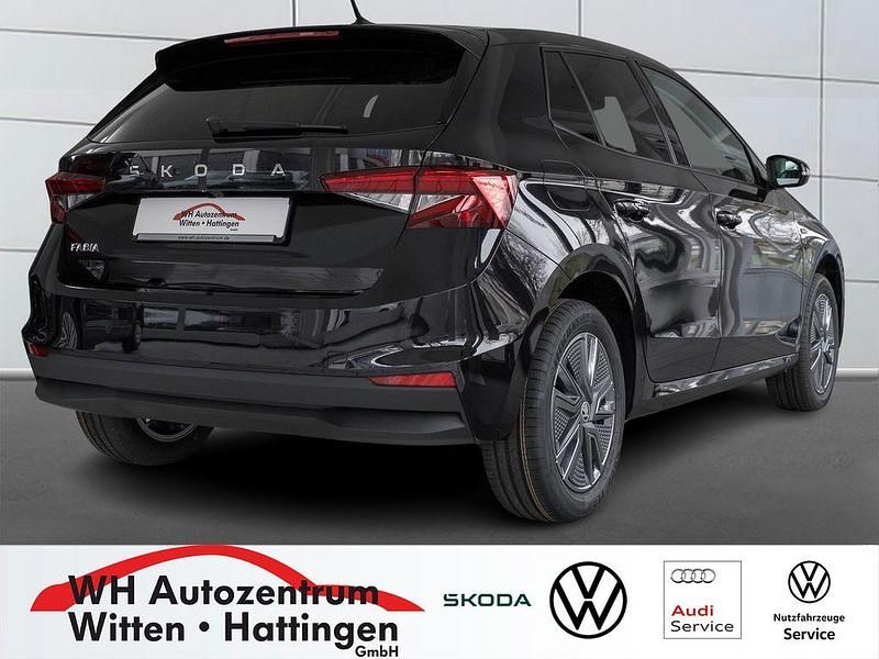 Neu Skoda Fabia Tour 116 PS (85 kW) 2025 Blackmagic perleffekt Kleinwagen
