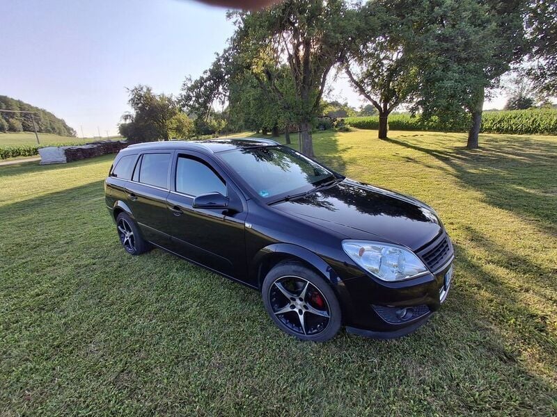 Schwarz Gebraucht 2009 Opel Astra Innovation Limousine | 2.990 € (Fairer Preis) - Bild 1/4