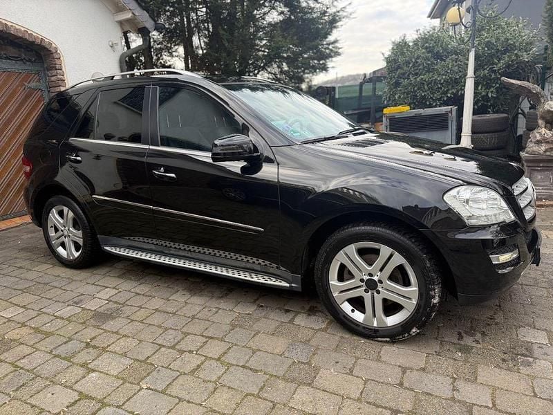 Gebraucht Mercedes ML350 Edition 231 PS (169 kW) 2011 Schwarz SUV