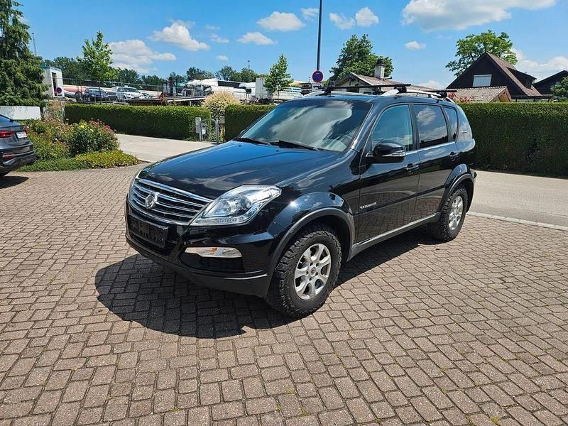 Schwarz Gebraucht 2016 Ssangyong Rexton Crystal SUV | 8.600 € (Fairer Preis) - Bild 1/4