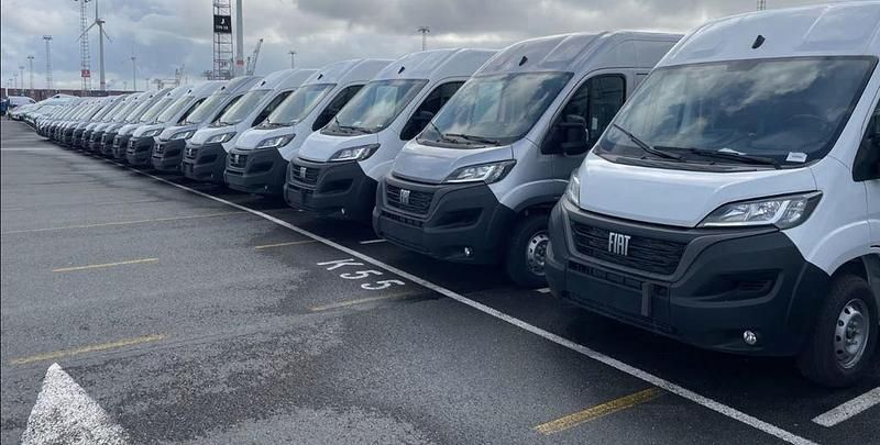 Gebraucht Fiat Ducato 140 PS (102 kW) 2024 Grau Van