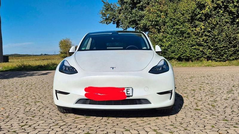 Weiß Gebraucht 2023 Tesla Model Y Long Range AWD SUV | 35.000 € (Guter Preis) - Bild 1/4