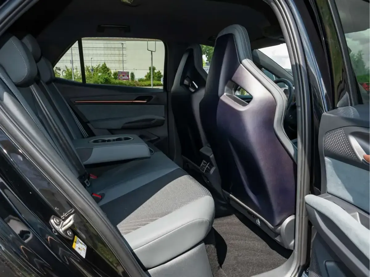 Neu Cupra Born VZ 239 kW (326 PS) 2026 Mythosschwarz Kleinwagen
