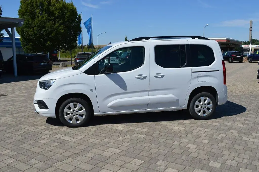 Gebraucht Opel Combo Life Ultimate 131 PS (96 kW) 2023 Jadeweiß Van / Kleinbus