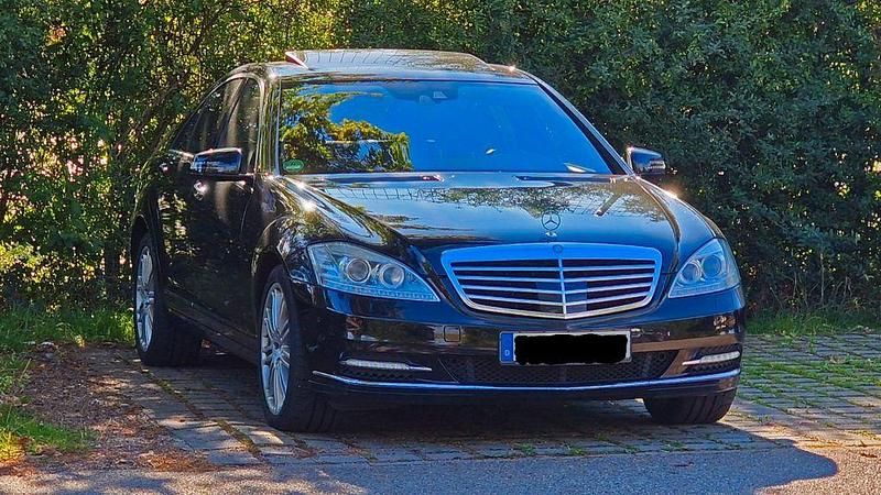 Schwarz Gebraucht 2010 Mercedes S500 Limousine | 22.999 € - Bild 1/4