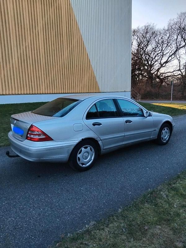 Gebraucht Mercedes C200 122 PS (89 kW) 2003 Silber Limousine