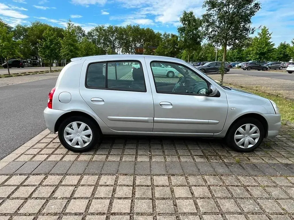Gebraucht Renault Clio Expression 75 PS (55 kW) 2010 Grau Limousine