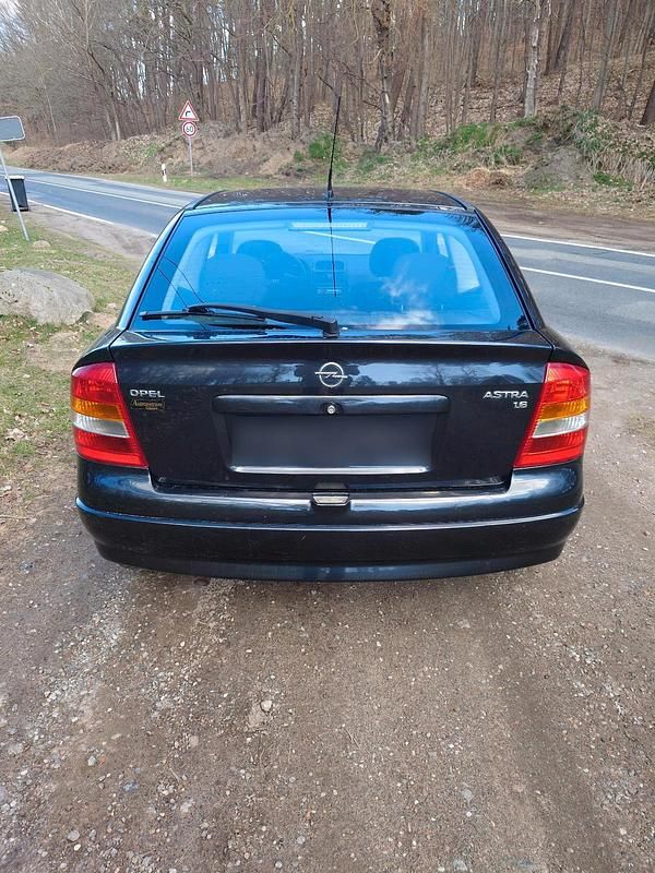 Gebraucht Opel Astra 75 PS (55 kW) 1999 Schwarz Limousine