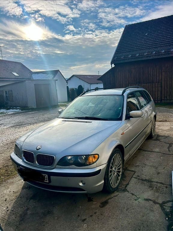 Silber Gebraucht 2003 BMW 330 Kombi | 2.399 € (Superpreis) - Bild 1/4