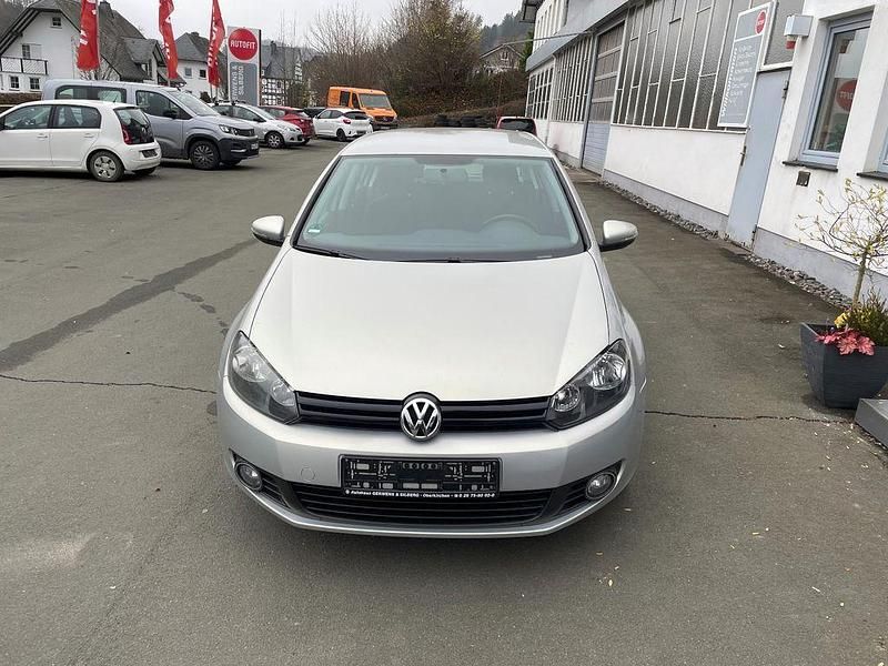 Silber Gebraucht 2011 VW Golf VI Trendline Kleinwagen | 5.950 € (Fairer Preis) - Bild 1/4