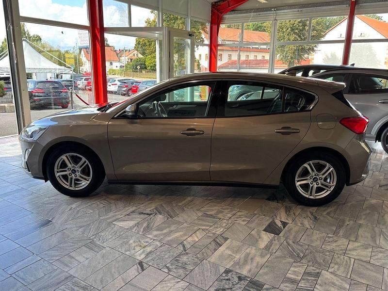 Gebraucht Ford Focus Cool & Connect 101 PS (74 kW) 2019 Beige Limousine