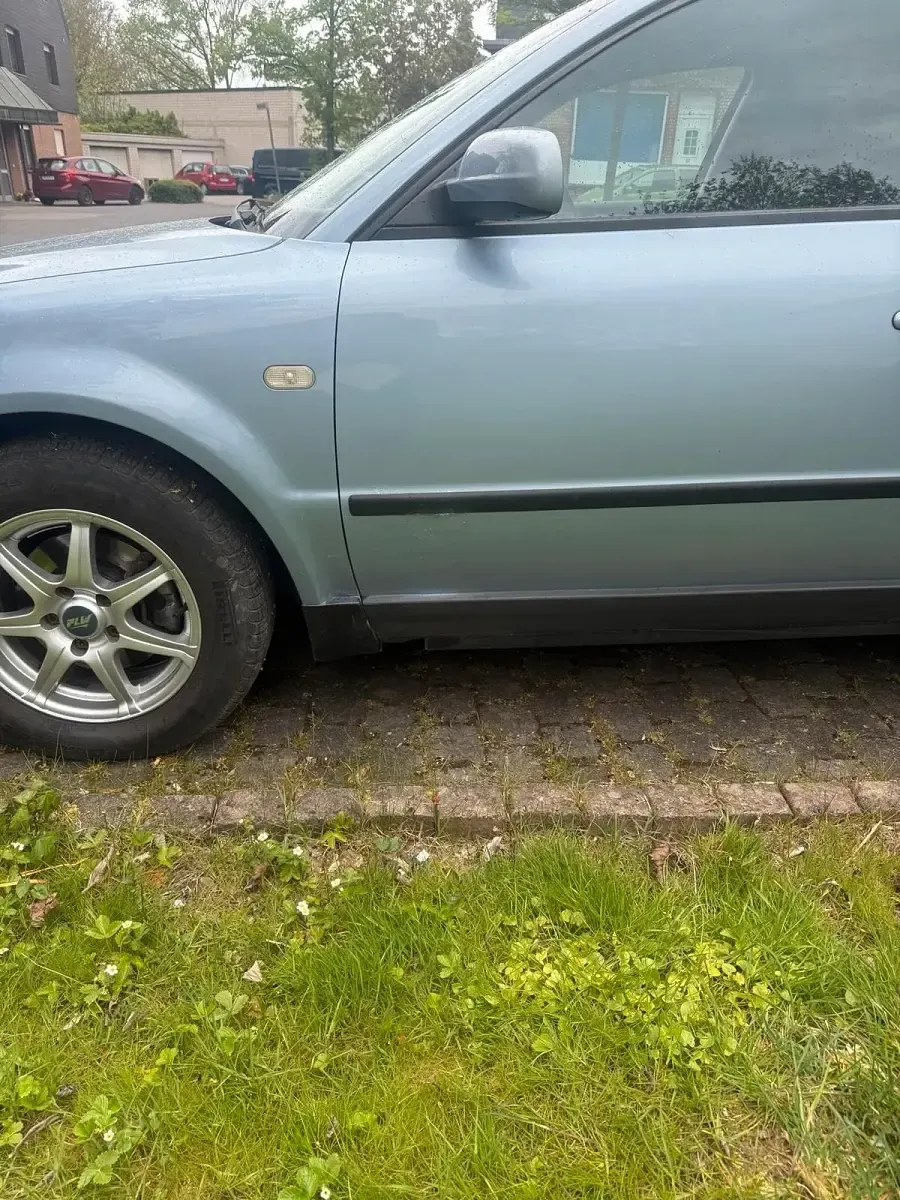 Gebraucht VW Passat 125 PS (91 kW) 1998 Blau Kombi