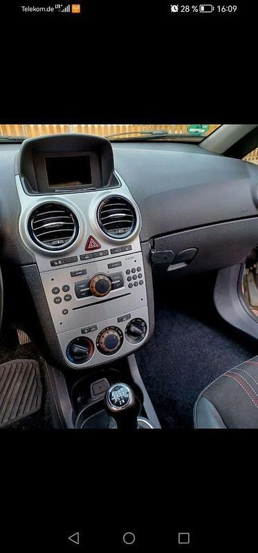 Gebraucht Opel Corsa Edition 95 PS (69 kW) 2012 Silber Kleinwagen