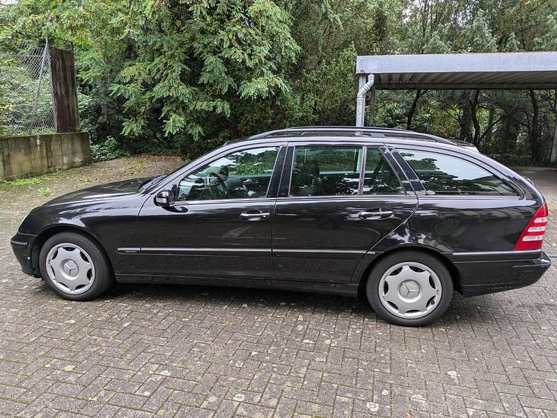 Schwarz Gebraucht 2004 Mercedes C230 Kombi | 1.400 € (Guter Preis) - Bild 1/4