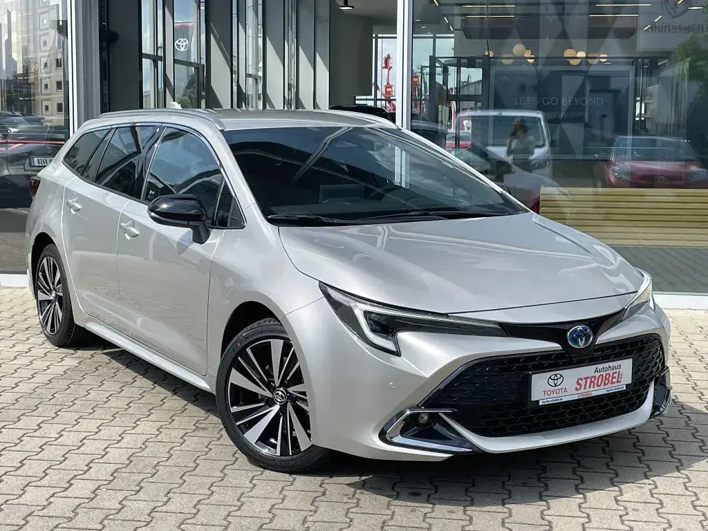 Neu Toyota Corolla 178 PS (130 kW) 2026 Cosmicsilber metallic Kombi