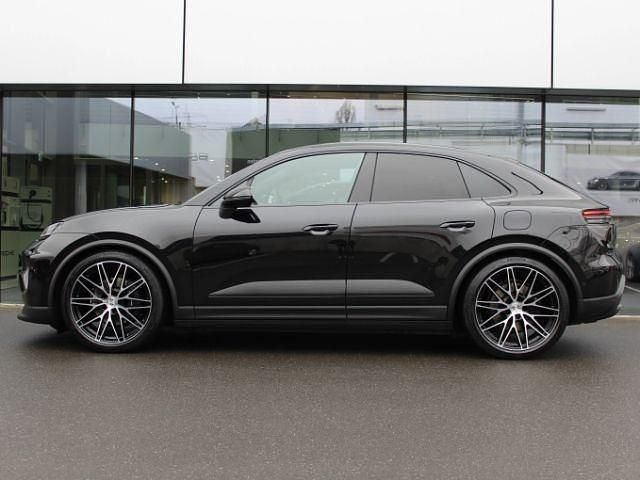 Neu Porsche Macan 264 kW (360 PS) 2026 Tiefschwarzmetallic SUV