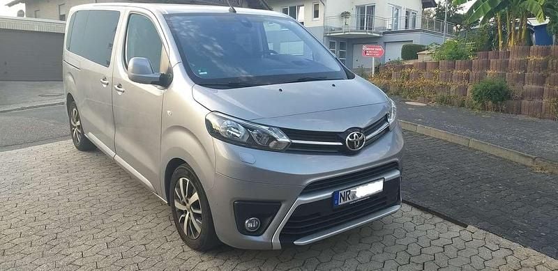 Gebraucht Toyota Proace Verso Team 177 PS (130 kW) 2020 Blau Kombi