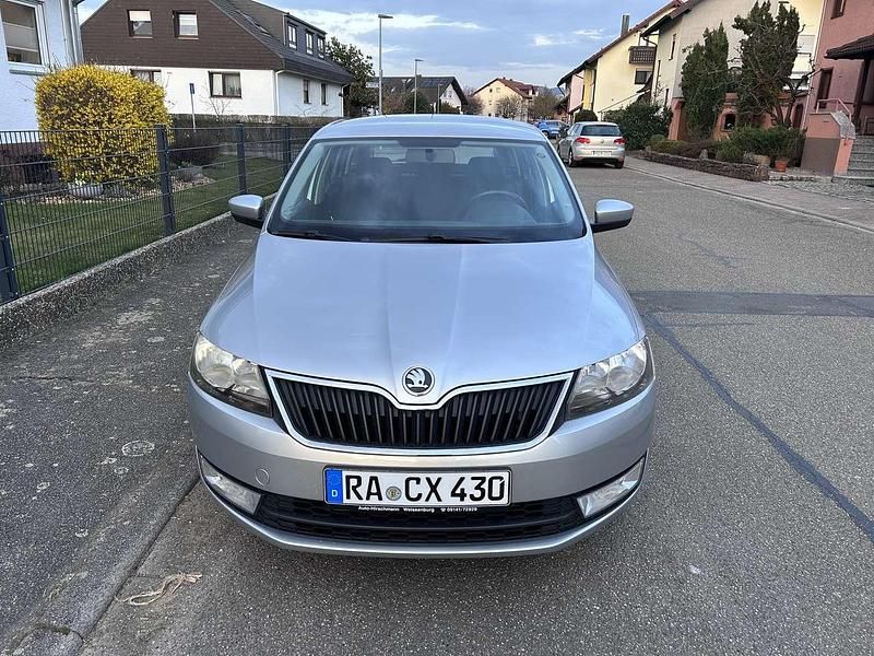 Usata Skoda Rapid Active 105 CV (77 kW) 2014 Argento Utilitaria