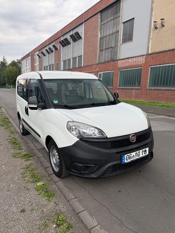 Weiß Gebraucht 2016 Fiat Doblò Van / Kleinbus | 5.990 € (Superpreis) - Bild 1/4