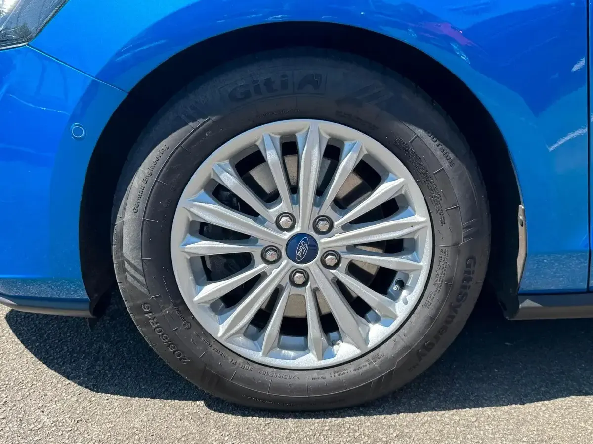 Gebraucht Ford Focus Titanium 125 PS (91 kW) 2020 Blau Kombi