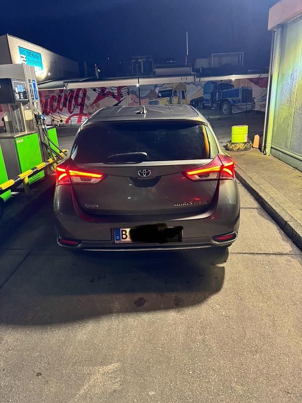 Gebraucht Toyota Auris Hybrid 99 PS (72 kW) 2017 Beige Kombi