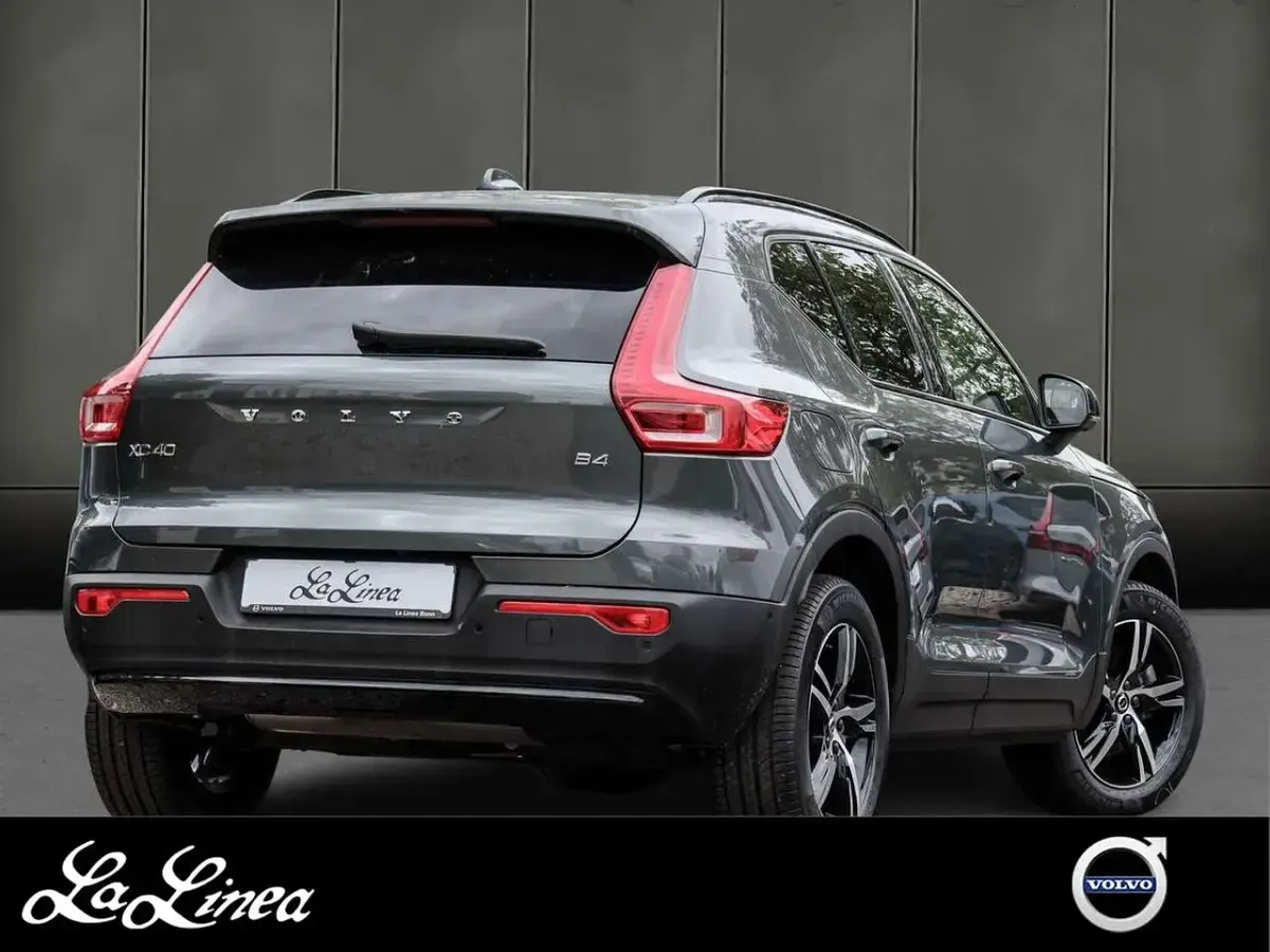 Gebraucht Volvo XC40 Plus 197 PS (144 kW) 2025 Grau SUV