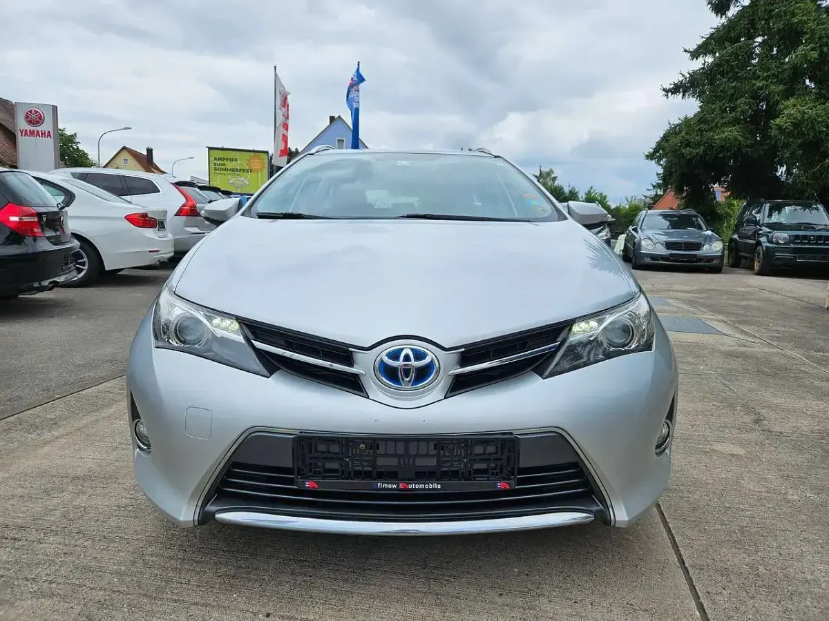 Gebraucht Toyota Auris Hybrid Life 99 PS (72 kW) 2014 Silver metallic Kombi
