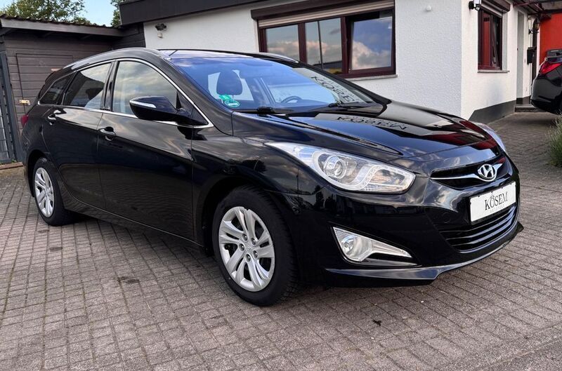 Schwarz Gebraucht 2014 Hyundai i40 Edition Kombi | 6.990 € (Fairer Preis) - Bild 1/4