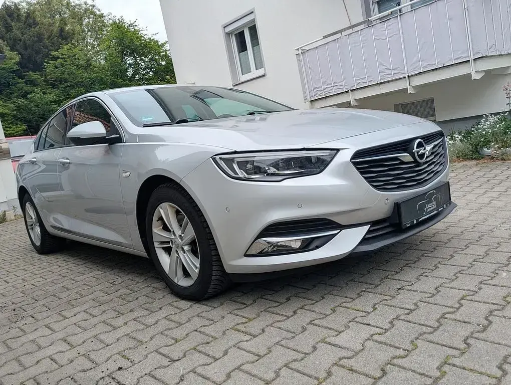 Gebraucht Opel Insignia Dynamic 170 PS (125 kW) 2018 Argonsilber Limousine
