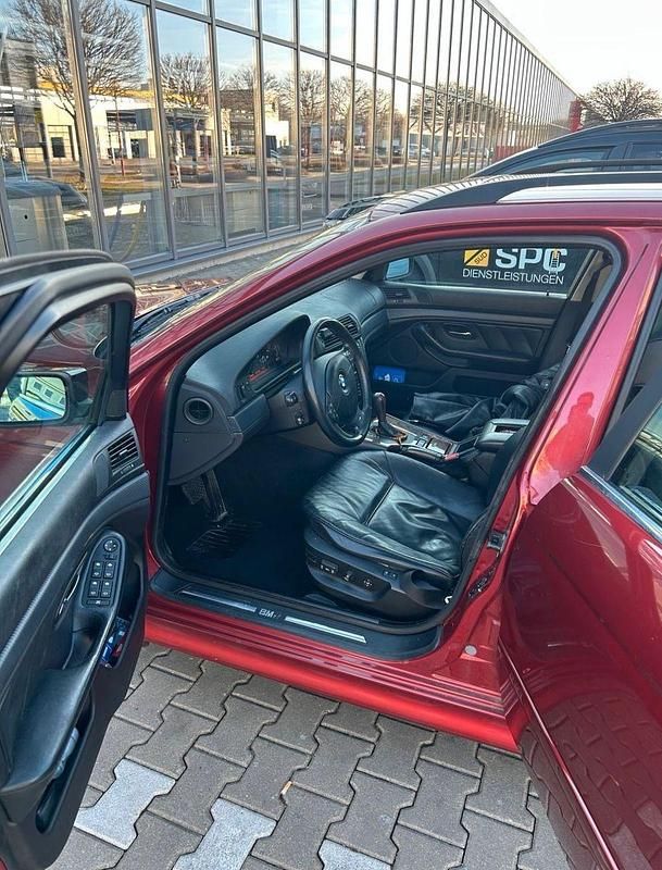 Second-hand BMW 530 218 CP (160 kW) 2000 Roșu Break